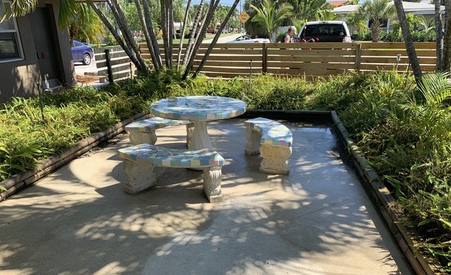 Courtyard - 971 SE 22nd Ave