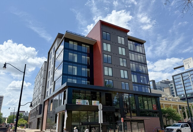 Building Photo - 608 E Chalmers Rental