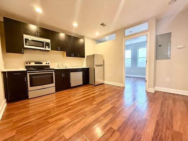 Building Photo - 543 Florida Ave NW Unit 543 Florida Ave NW  4