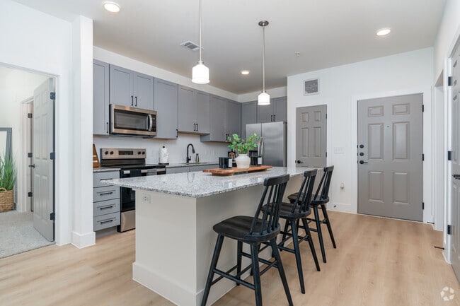 2BR, 2BA - 983SF - Kitchen