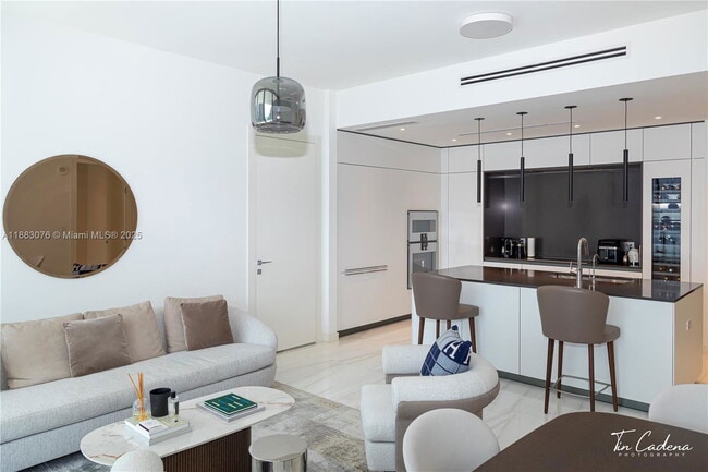 Photo - 300 Biscayne Blvd Way