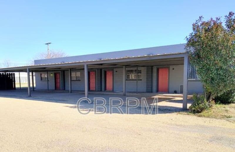 Photo - 1400 NE Mustang Dr