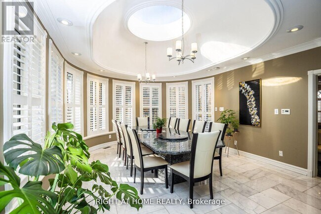 Photo - 38 Sugarbush Ct