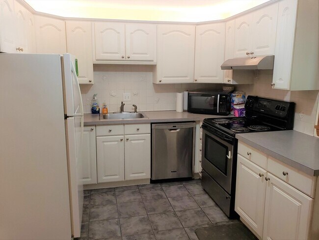 Building Photo - 33 Jacqueline Rd Unit A