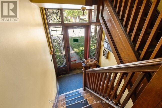 Photo - 55 Balsam Ave S