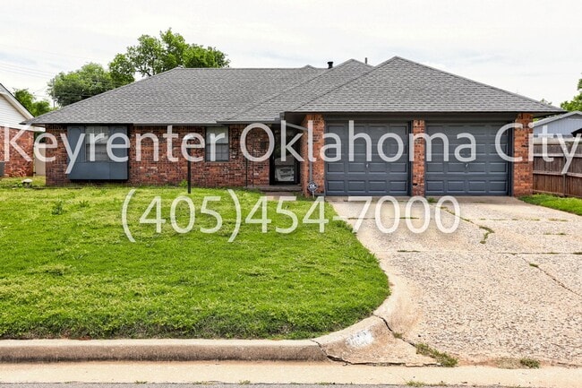 Building Photo - Massive 3BD/2BTH Home Minutes from the Highway.