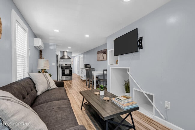 Photo - 68 Clark Ave Unidad 1E