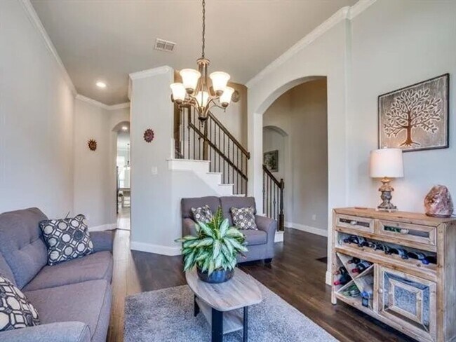 Photo - 321 Valentino Wy