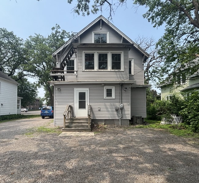 Photo - 812 6th Ave S