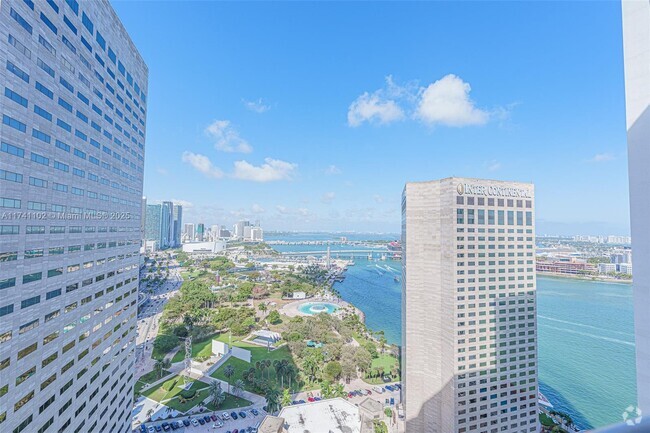 Building Photo - 325 S Biscayne Blvd Unit 3320 Rental