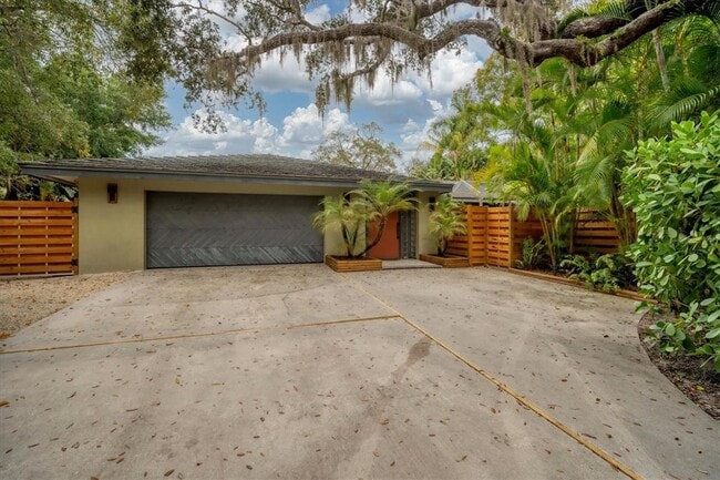 Building Photo - 1125 Hampton Rd Rental