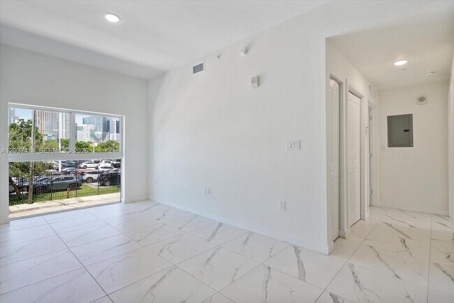 Photo - 420 SW 7th Ave Unidad 304