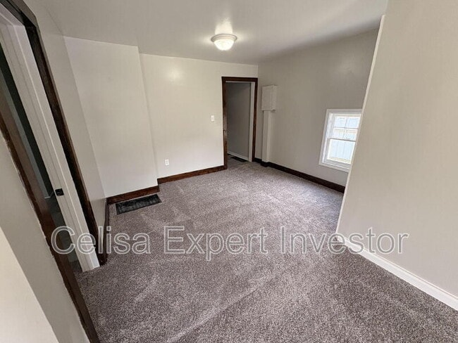 Photo - 918 Pape Ave