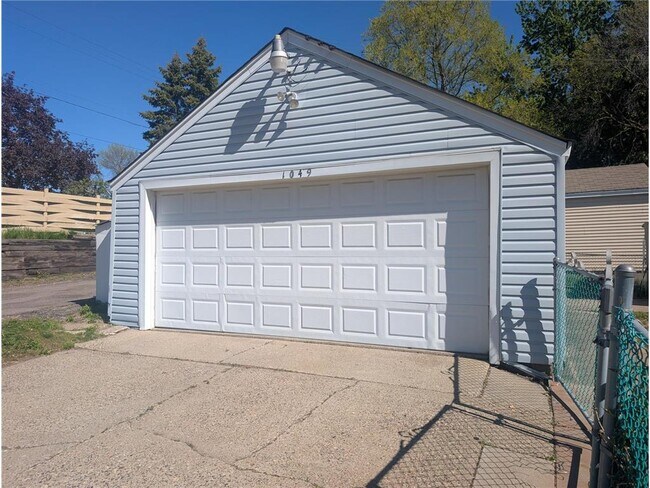 1049 Gorman Ave