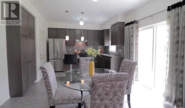 Photo - 13 Skelton Cres