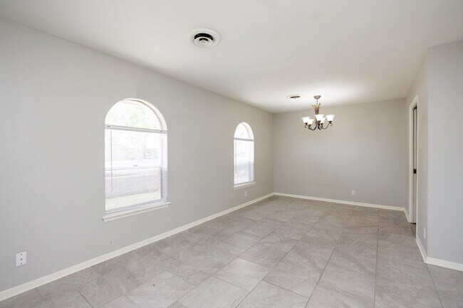 Photo - 207 Blanco Dr