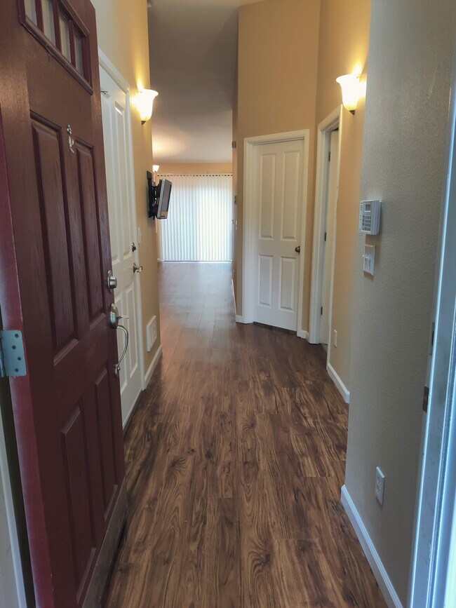 Photo - 4320 Roxanna Loop SE