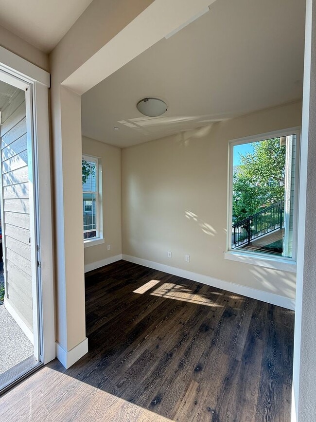 Photo - Modern 4 Bed, 3.5 Bath Lynnwood Home – Pri...