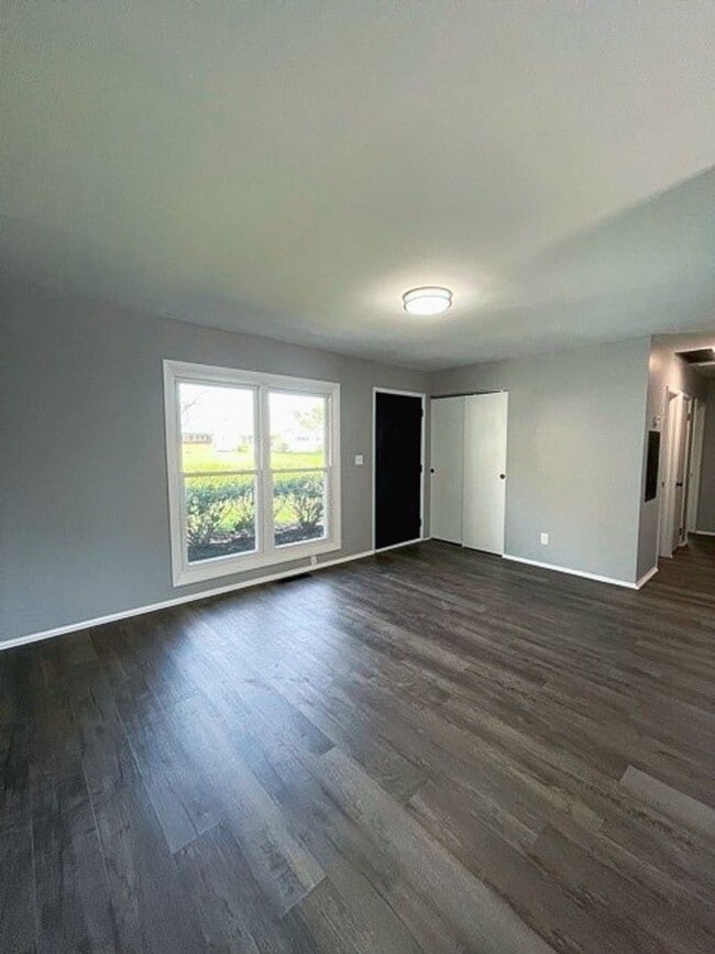 Updated 3BR Home with Detached Garage in Whitehall - Updated 3BR Home with Detached Garage in Whitehall