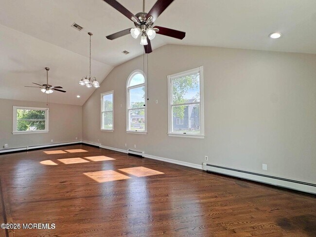 Photo - 405 Old Bridge Rd