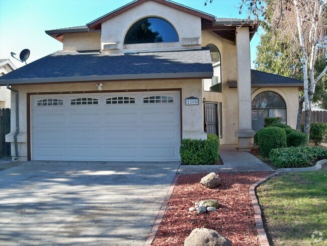 Building Photo - Northeast Modesto With Pool Rental