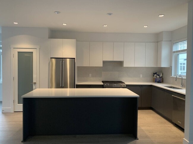 Building Photo - 2070 Oak Meadows Dr