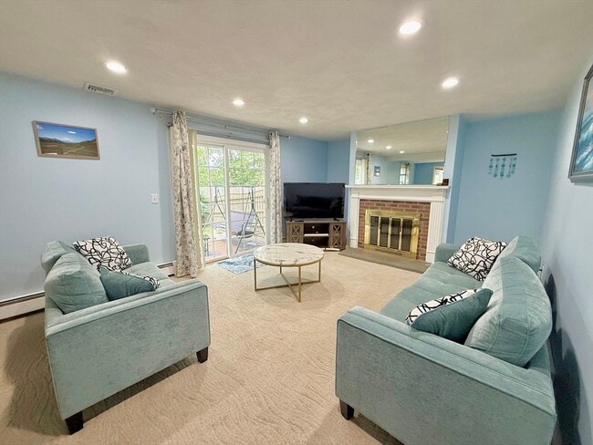 Building Photo - 25 Homeward Ln