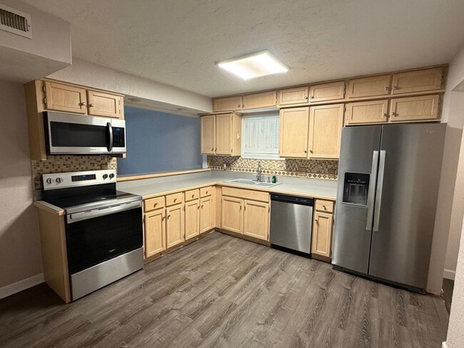 Photo - Charming 3-Bedroom Home in Cuyahoga Falls with Flexible Living Space & Fenced Yard!