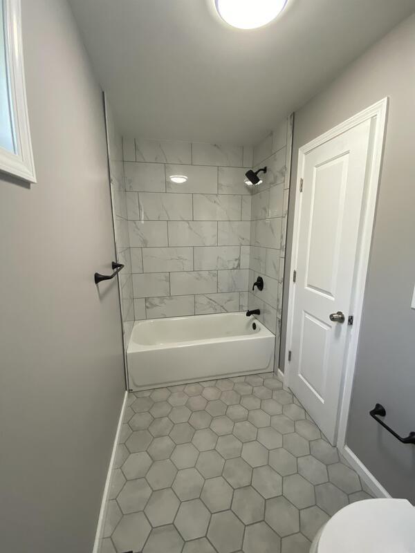 Photo - 18531 Glenfield Rd