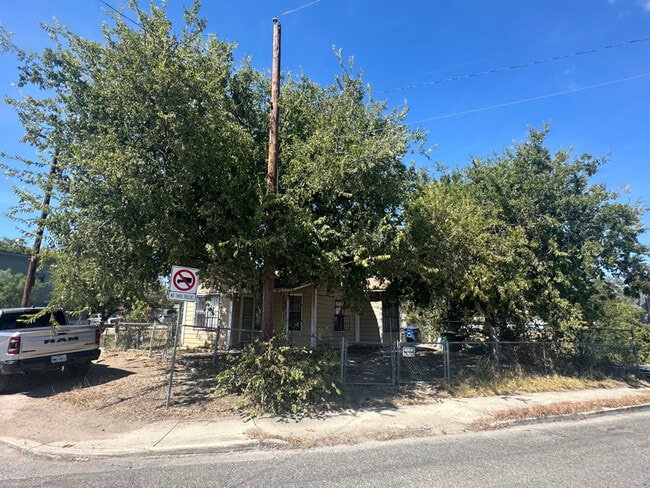 Photo - 229 Grenet St