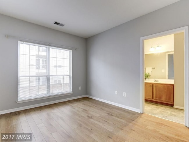 Photo - 4862 Eisenhower Ave