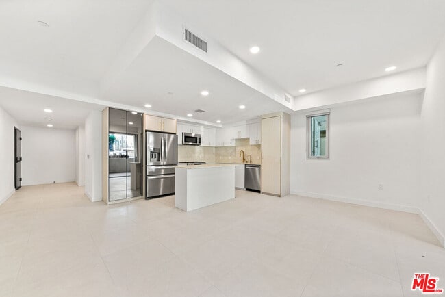 Photo - 1257 N Sweetzer Ave Unidad 101