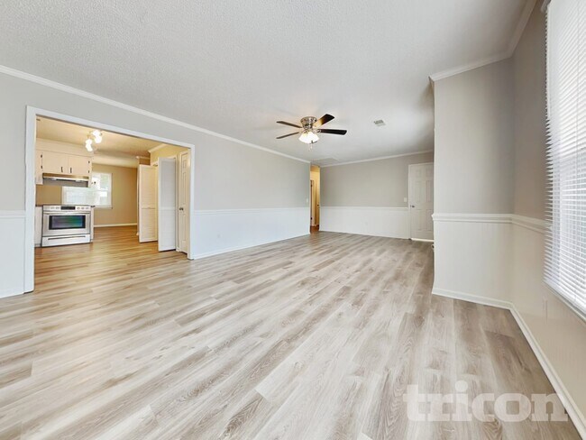 Photo - 504 Lord Howe Rd