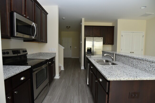 Photo - Richmond Hill- 3Br, 2 1/2 Bath Townhome