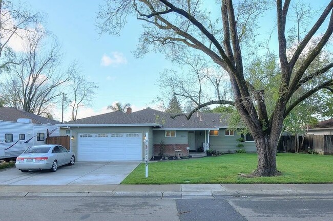 Building Photo - 4746 Crestview Dr Rental