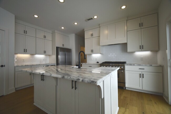 Hollywood Luxury Living