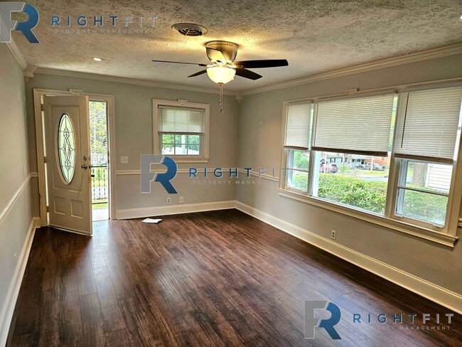 Photo - 4551 Evans St