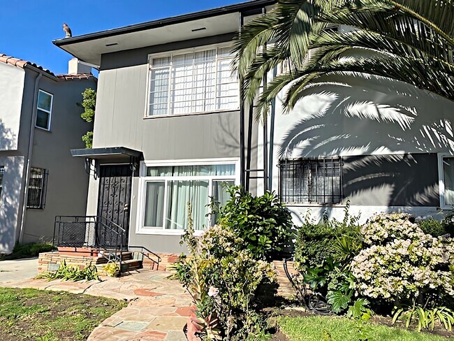 Photo - 6123 Cashio St Unidad 1