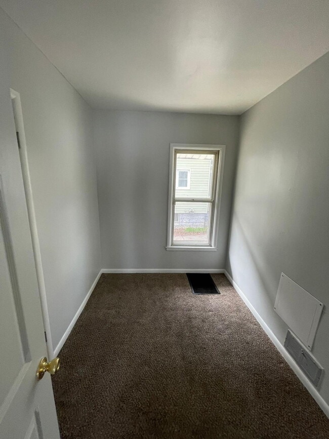 Photo - Bright and Functional 2-Bedroom Rental in Flint