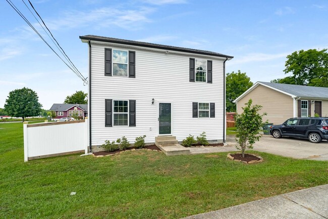 Building Photo - Great Location! Rental