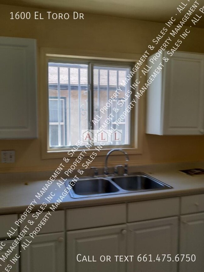 Photo - 1600 El Toro Dr