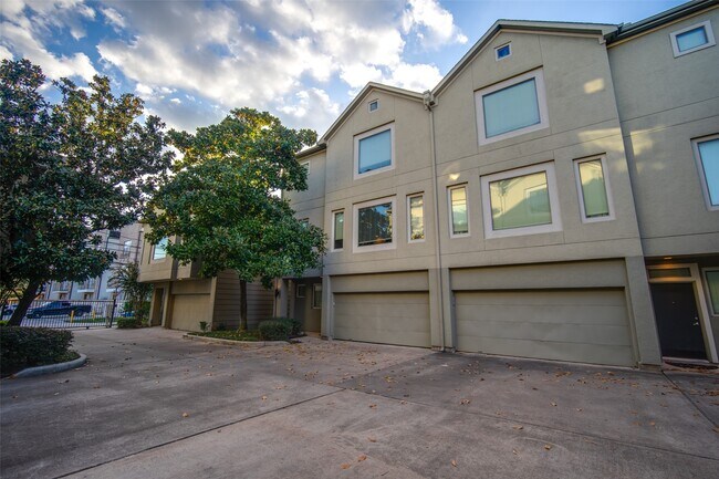 Photo - 4430 Center St