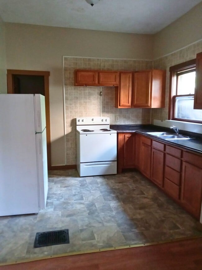 Photo - 107 S Walnut St Unit Apt 2