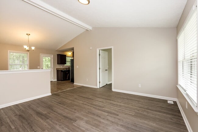 Photo - 425 Jonesboro Ct