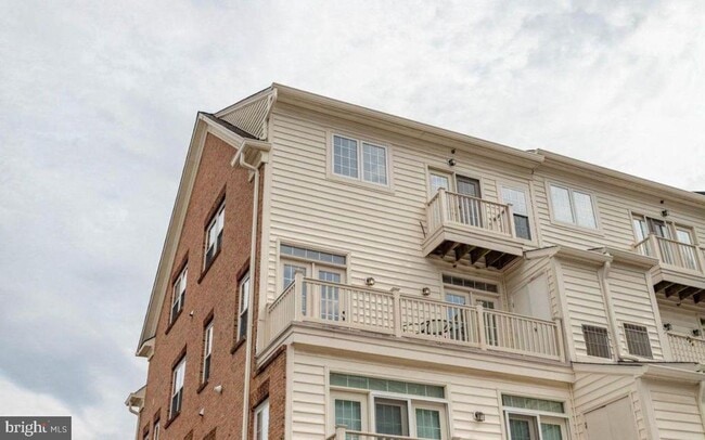 Photo - 9515 Walker Way