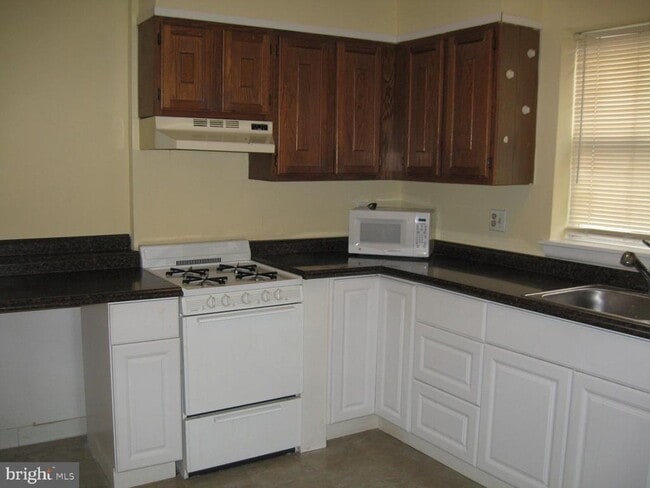 Building Photo - 1048 South St Unit 3