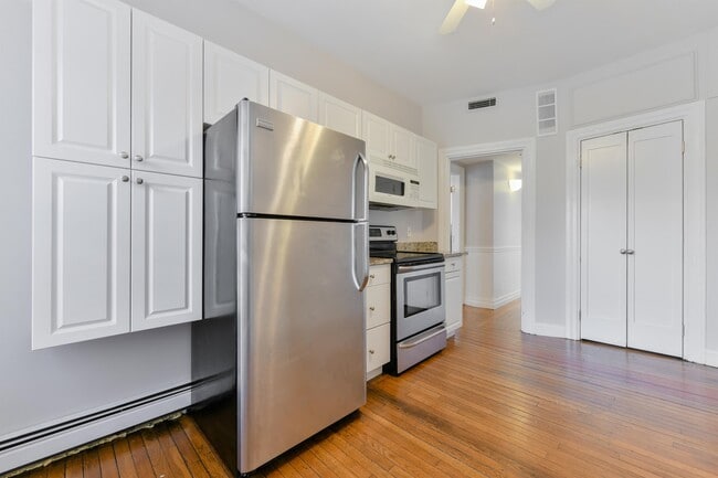 Photo - 709 Centre St