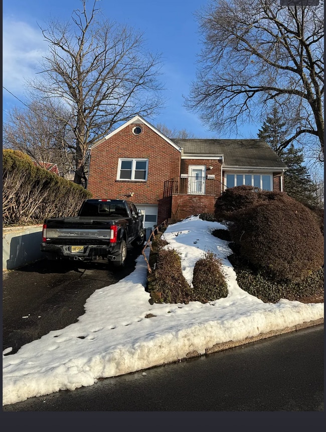 Building Photo - 639 Oakdene Ave Unit 1