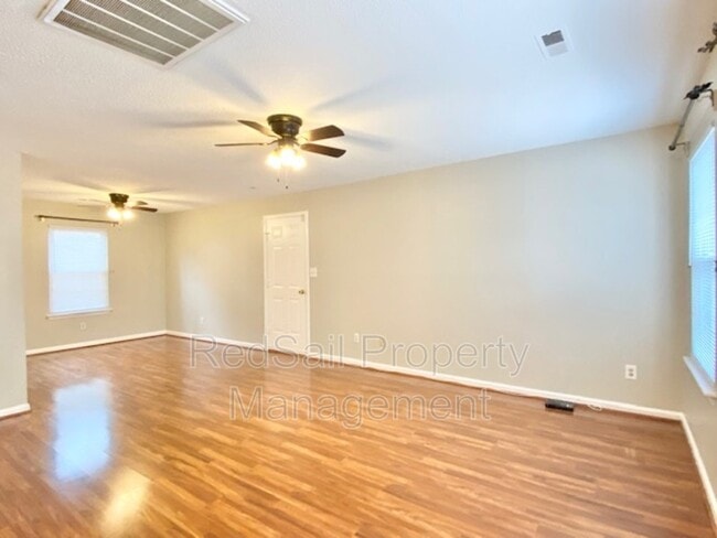 Photo - 200 S Hunt Club Run