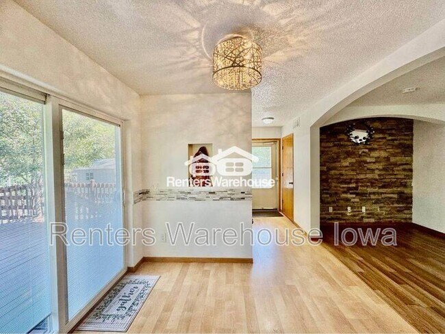 Photo - 1435 University Ave